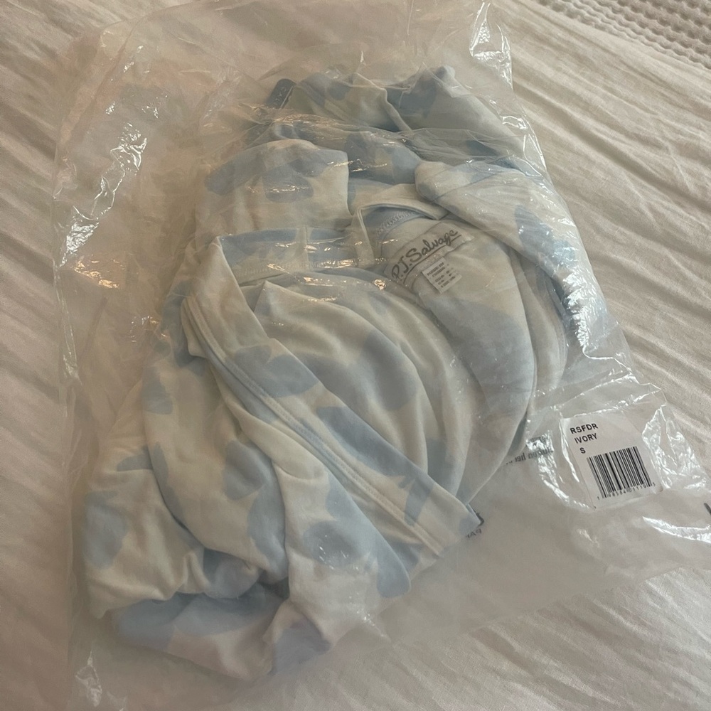 Forever Dreams PJ Salvage robe - Picture 4 of 4